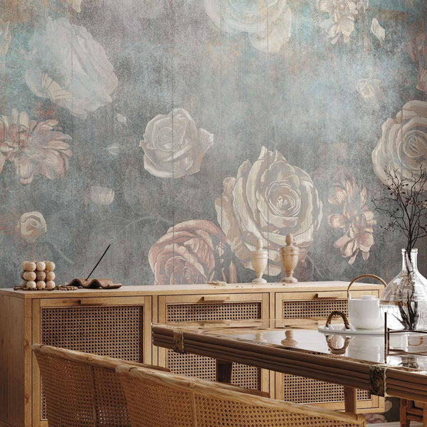 Carta da parati - Misty nature - muted rose flowers on a background in grey tones
