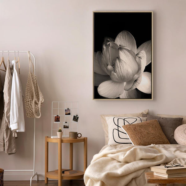 Quadro - Delicacy of Petals in Nature (1-part) - Flower in Black and White