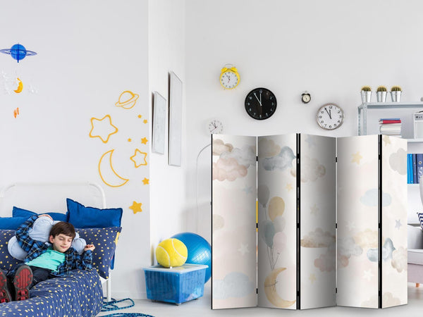 Paravento - Fairy-Tale Moon - Moon with Balloons Among Clouds and Stars in Subdued Colors on a Light Beige Background