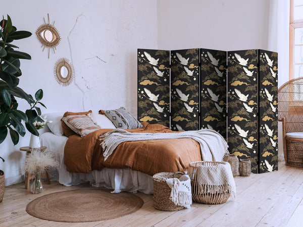 Paravento - Oriental impressions - decorative pattern with a motif of flying cranes on a dark background