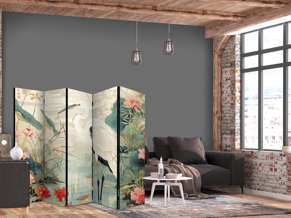 Paravento - By an Asian pond - an illustration in the style of a Japanese engraving, depicting a heron