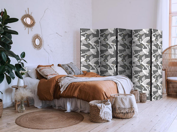 Paravento - Pastel birds - a delicate pattern of white and grey herons on a light pink background