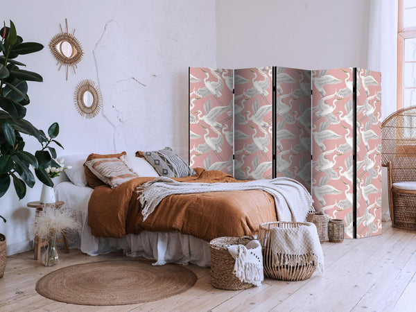 Paravento - Pastel birds - a delicate pattern of white and grey herons on a light pink background