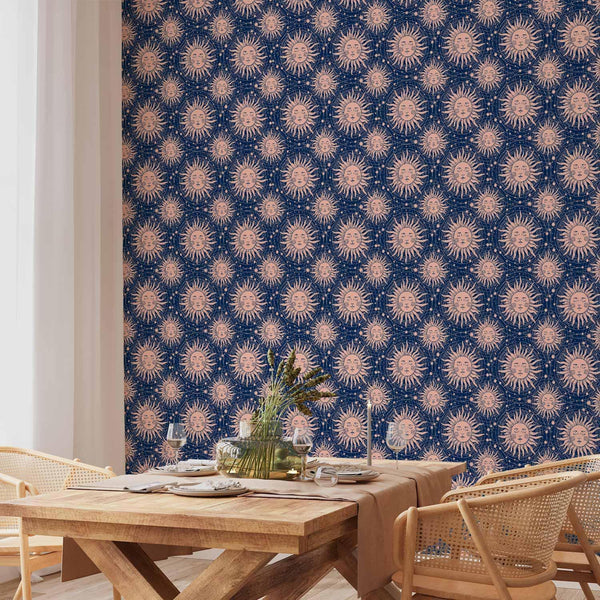 Tappezzeria murale - Sunny Patterns - Repeating sun motif on a navy background