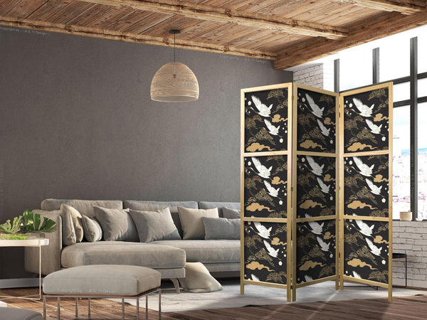 Paravento giapponese - Oriental impressions - decorative pattern with a motif of flying cranes on a dark background