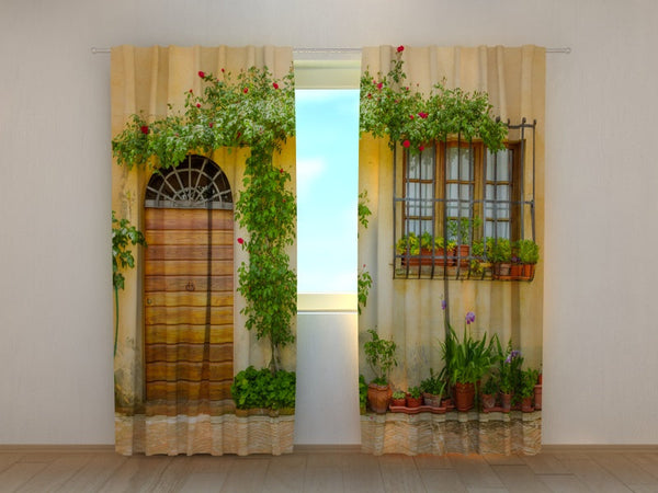 Foto Tende con Stampa Fiori alla Porta