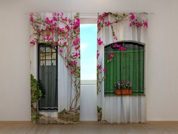 Foto Tende con Stampa Fiori sulla Finestra