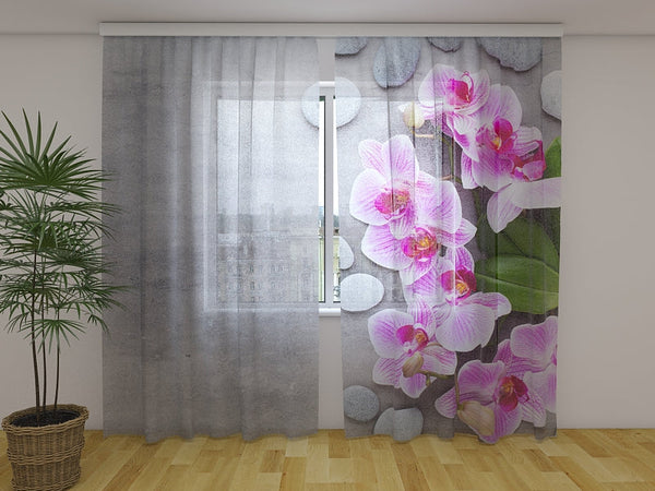 Foto Tende con Stampa Delicate Orchidee Rosa e Pietre